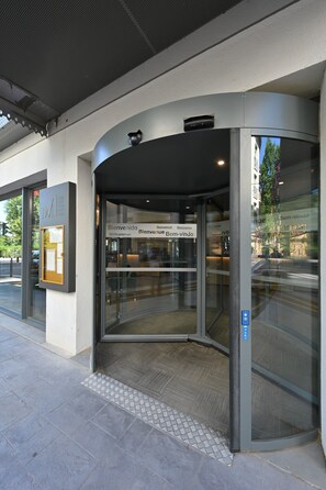 Property entrance - Dali Hôtel - Restaurant (Perpignan)