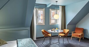 Desk, free WiFi, alarm clocks - Best Western Plus Hotel Cargo (Dunkirk)