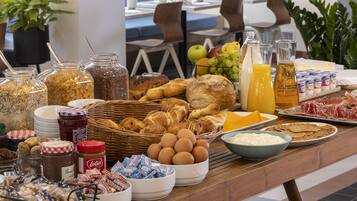 Desayuno buffet todos los días (con cargo)