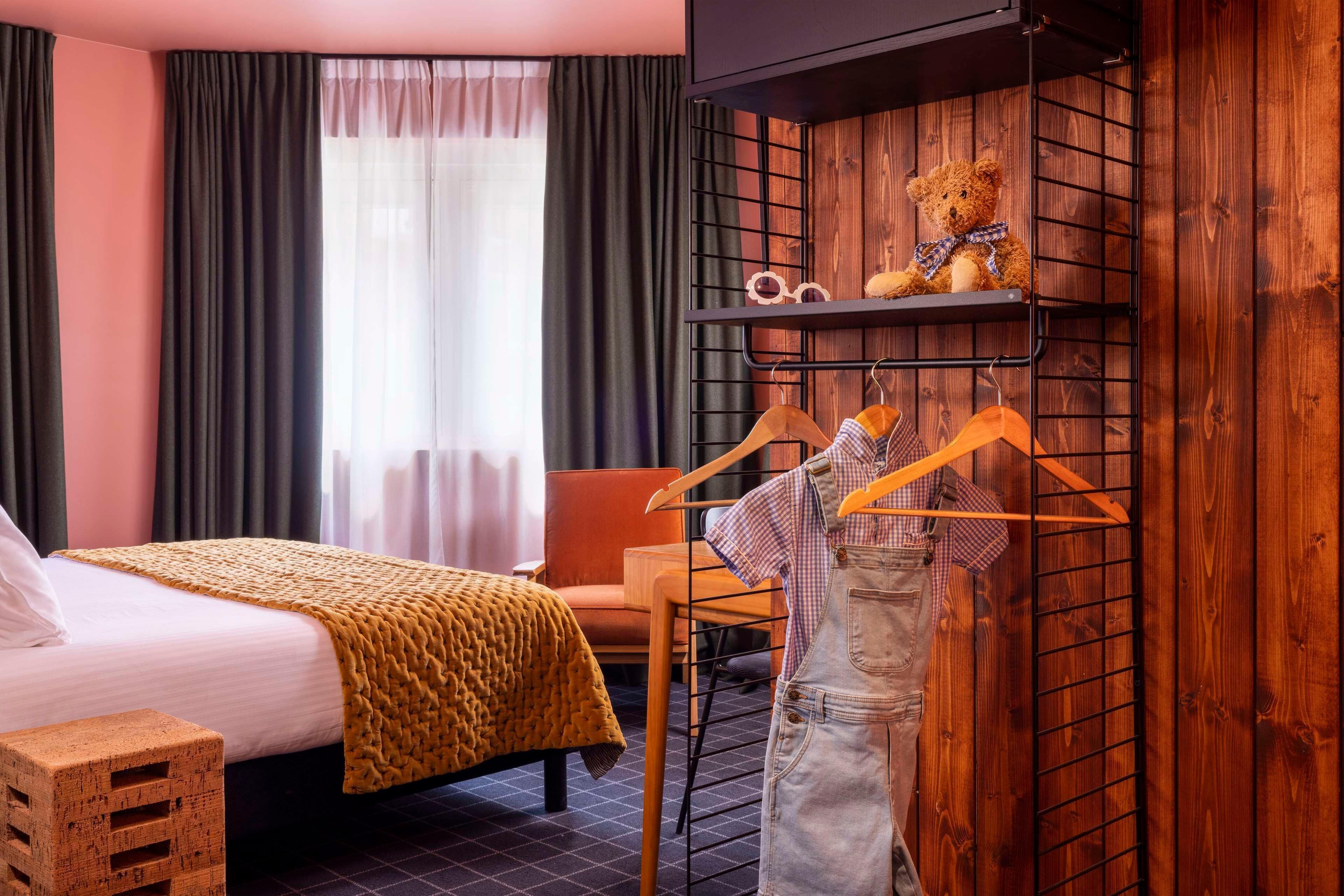 Bureau, Wi-Fi gratuit, réveils