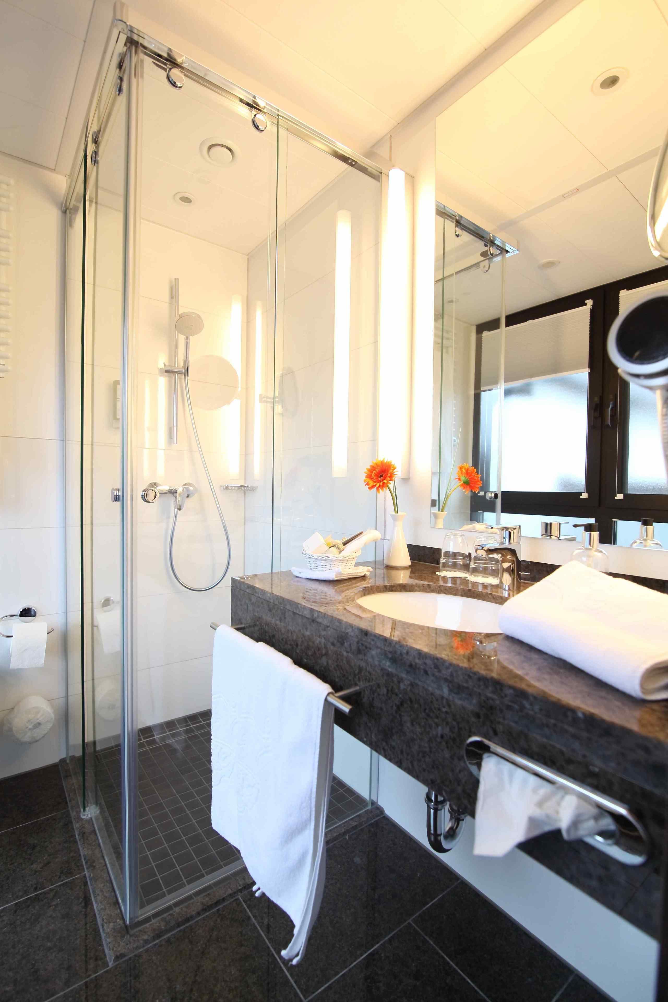 comfort room, 1 double bed | bathroom | separate bathtub and shower, designer toiletries, hair dryer, bathrobes