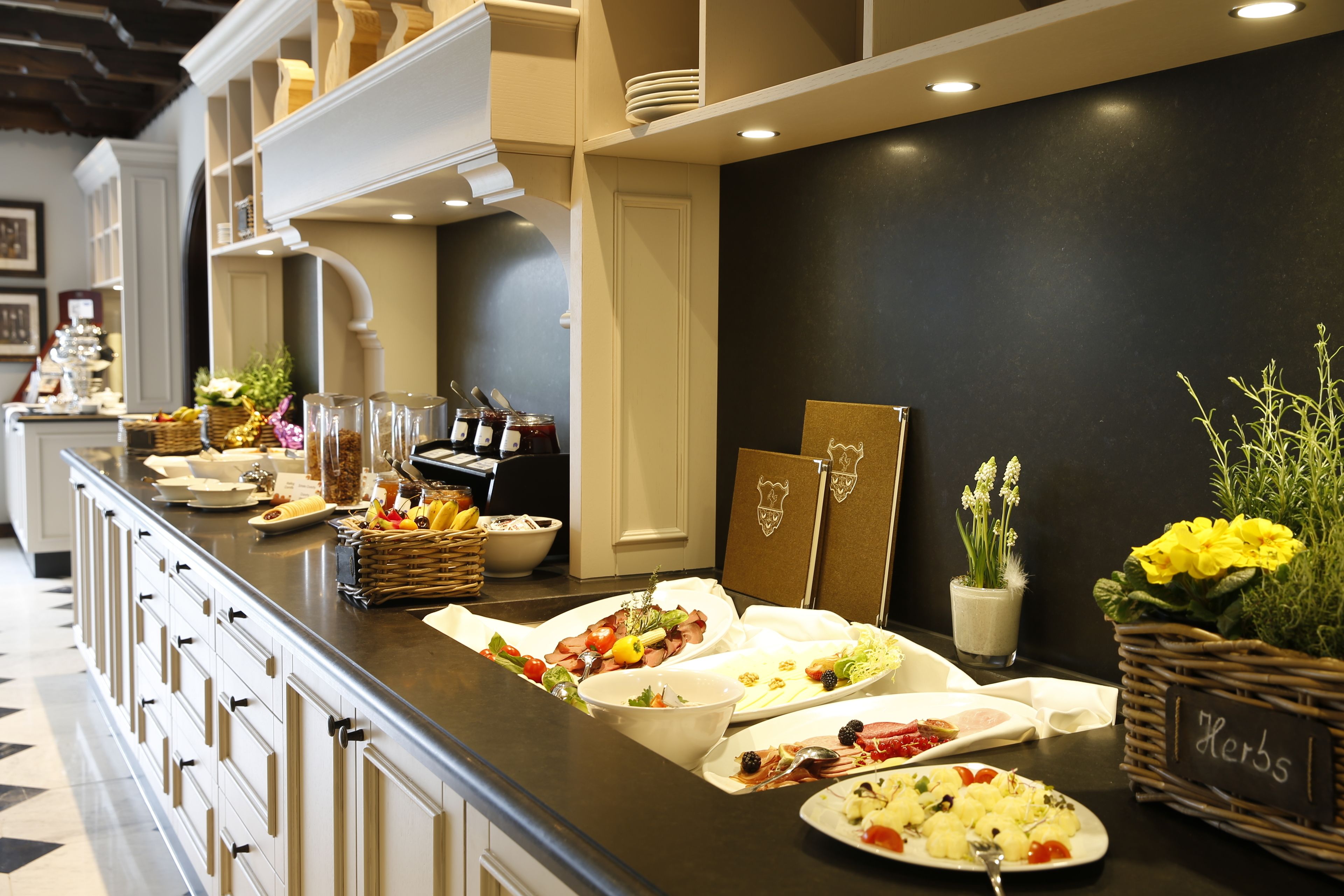 Desayuno buffet diario (EUR 20 por persona)