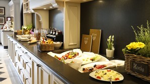 A buffet setup with various food items and a sign labeled 'Herbs'. - Parkhotel Wittekindshof Dortmund (Dortmund)