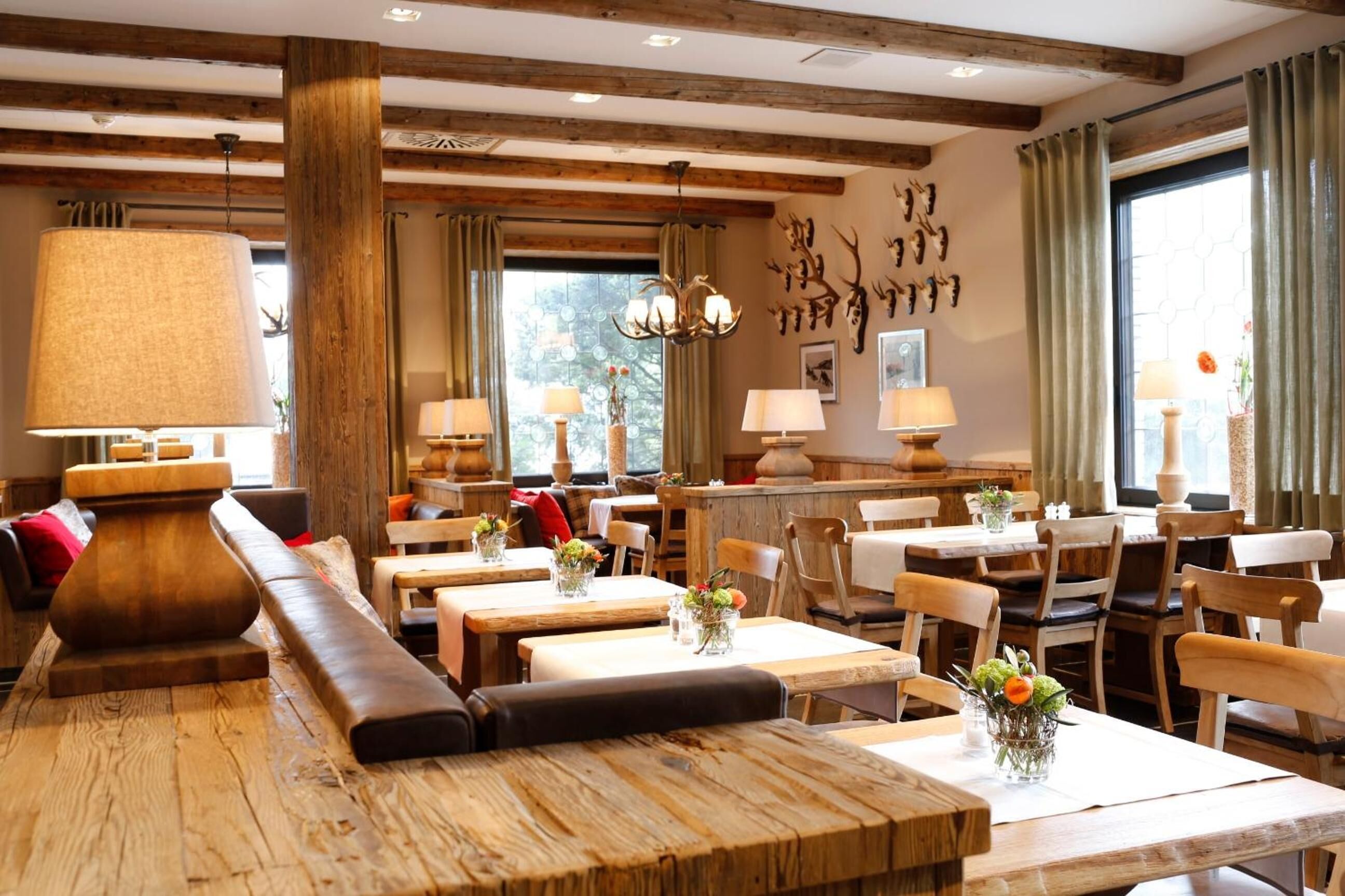 2 restaurants, breakfast, lunch, dinner served; international cuisine