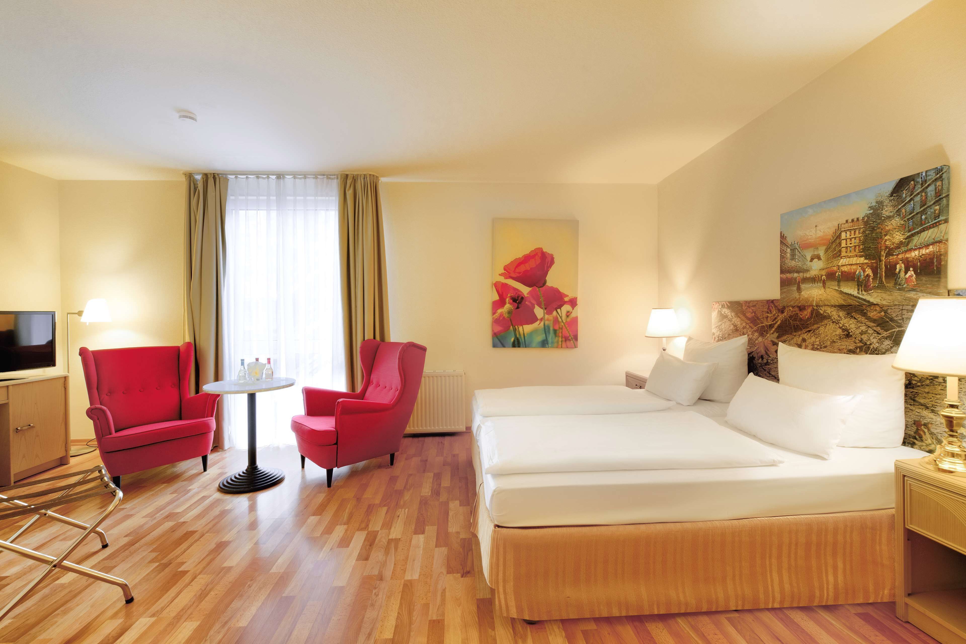 Habitación Confort, 2 camas individuales | Caja de seguridad en la habitación, escritorio y insonorización 