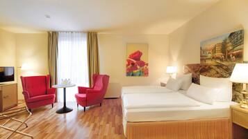 Habitación Confort, 2 camas individuales | Caja de seguridad en la habitación, escritorio y insonorización