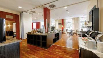 Daily full breakfast (EUR 18 per person)