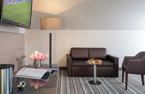 32-Zoll-Flachbildfernseher mit Satellitenempfang, Fernseher