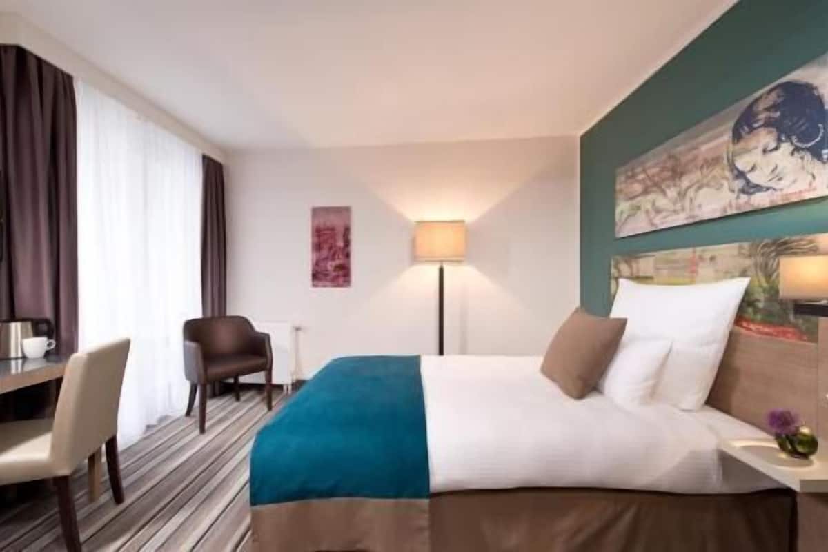 Minibar, in-room safe, desk, soundproofing