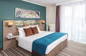 Minibar, in-room safe, desk, soundproofing
