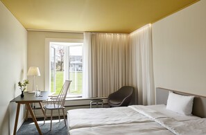 Standard Twin Room | Premium bedding, individually decorated, desk, blackout curtains