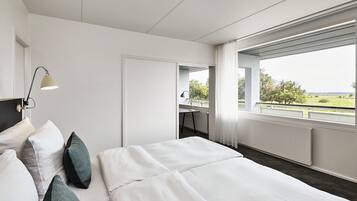 Suite | Premium bedding, individually decorated, desk, blackout drapes