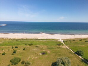 In Strandnähe, weißer Sandstrand