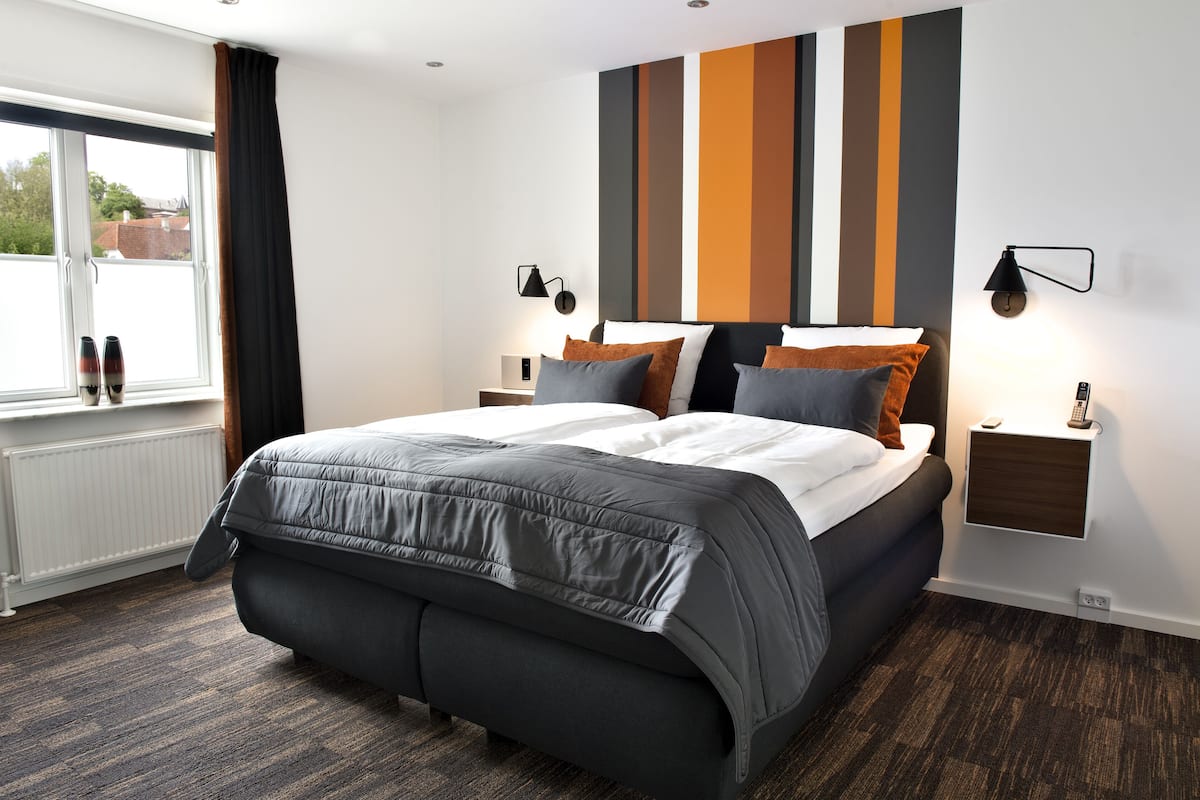 suite, jetted tub, lake view | 1 bedroom, minibar, in-room safe, desk