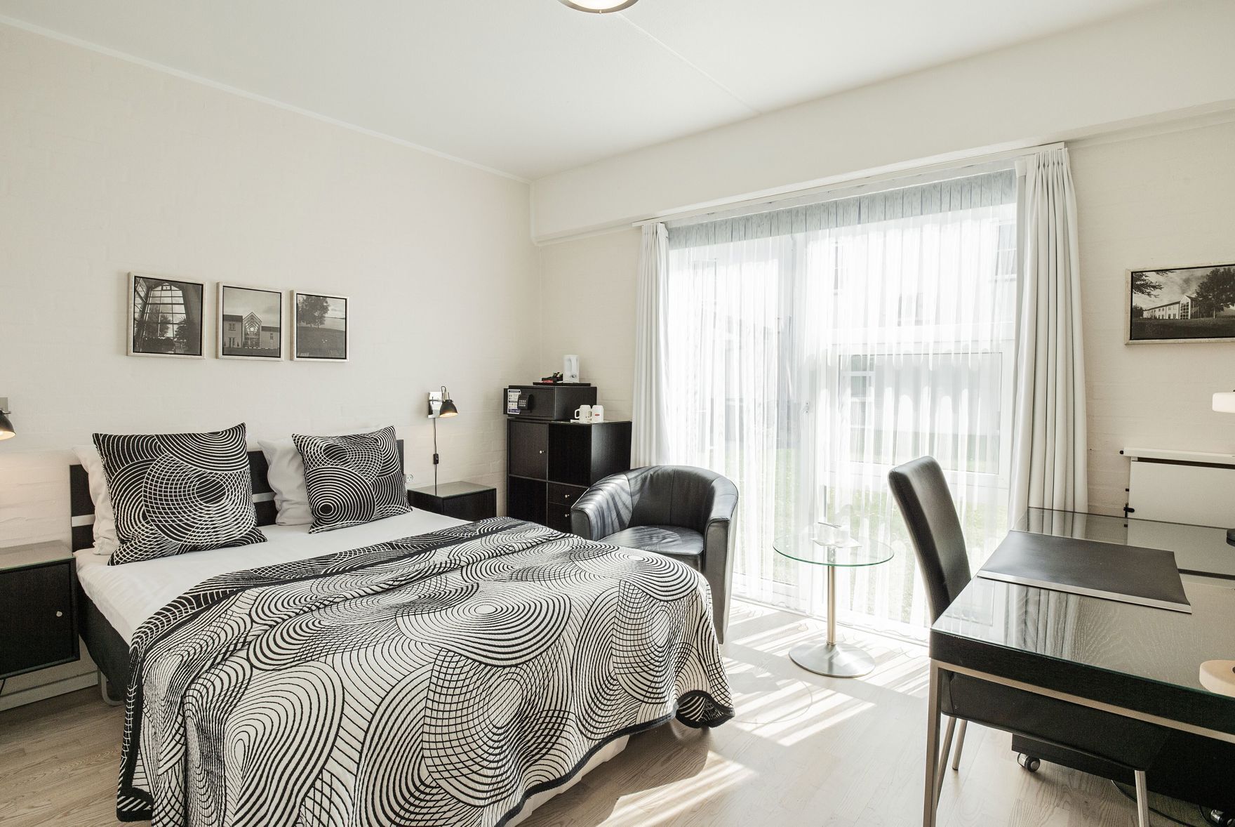 In-room safe, desk, laptop workspace, soundproofing