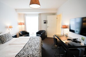 Standard Double Room, Lake View | 1 bedroom, in-room safe, desk, laptop workspace