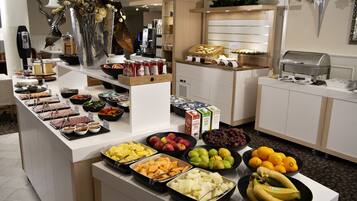 Free daily buffet breakfast