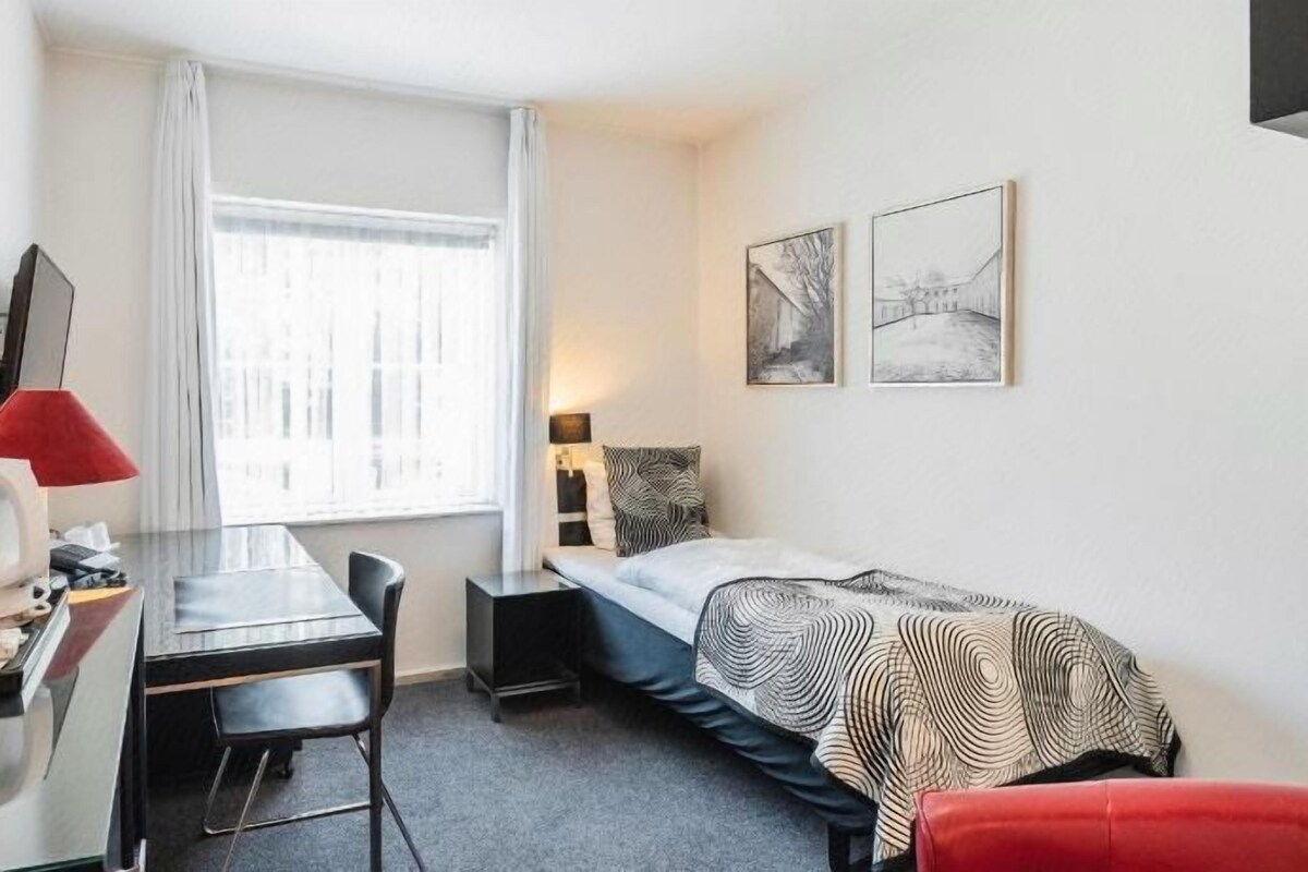 In-room safe, desk, laptop workspace, soundproofing