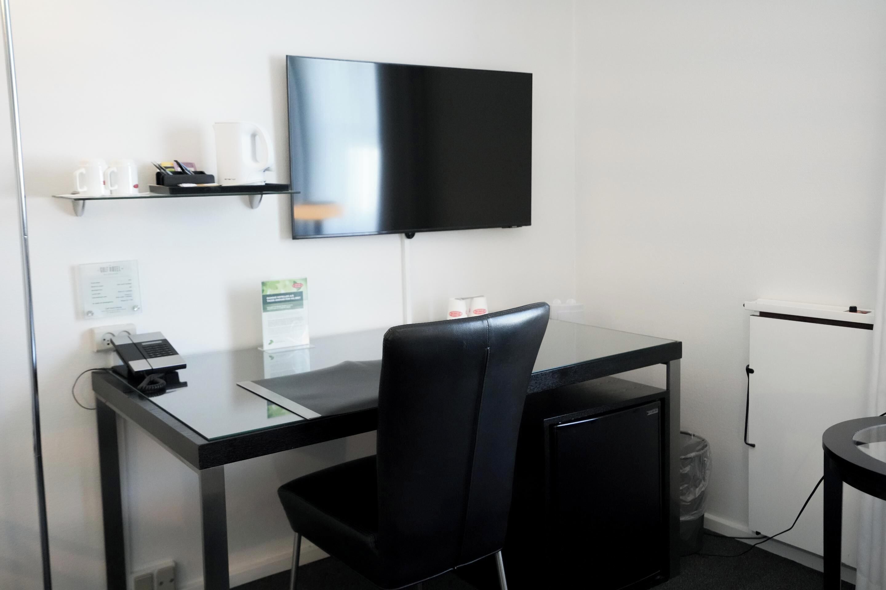 standard double room | 1 bedroom, minibar, in-room safe, desk