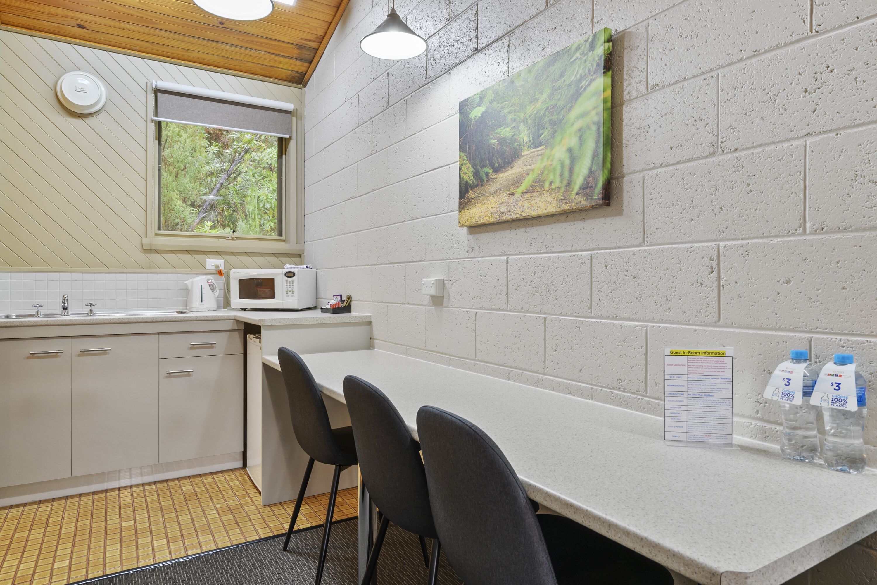 standard quadruple room, 3 bedrooms, non smoking, kitchenette | private kitchen | fridge, microwave, coffee/tea maker, electric kettle