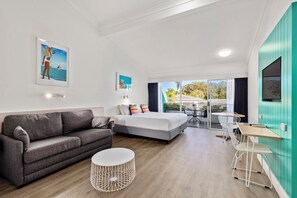 King Pet Friendly Room | 1 bedroom, iron/ironing board, free WiFi, bed sheets