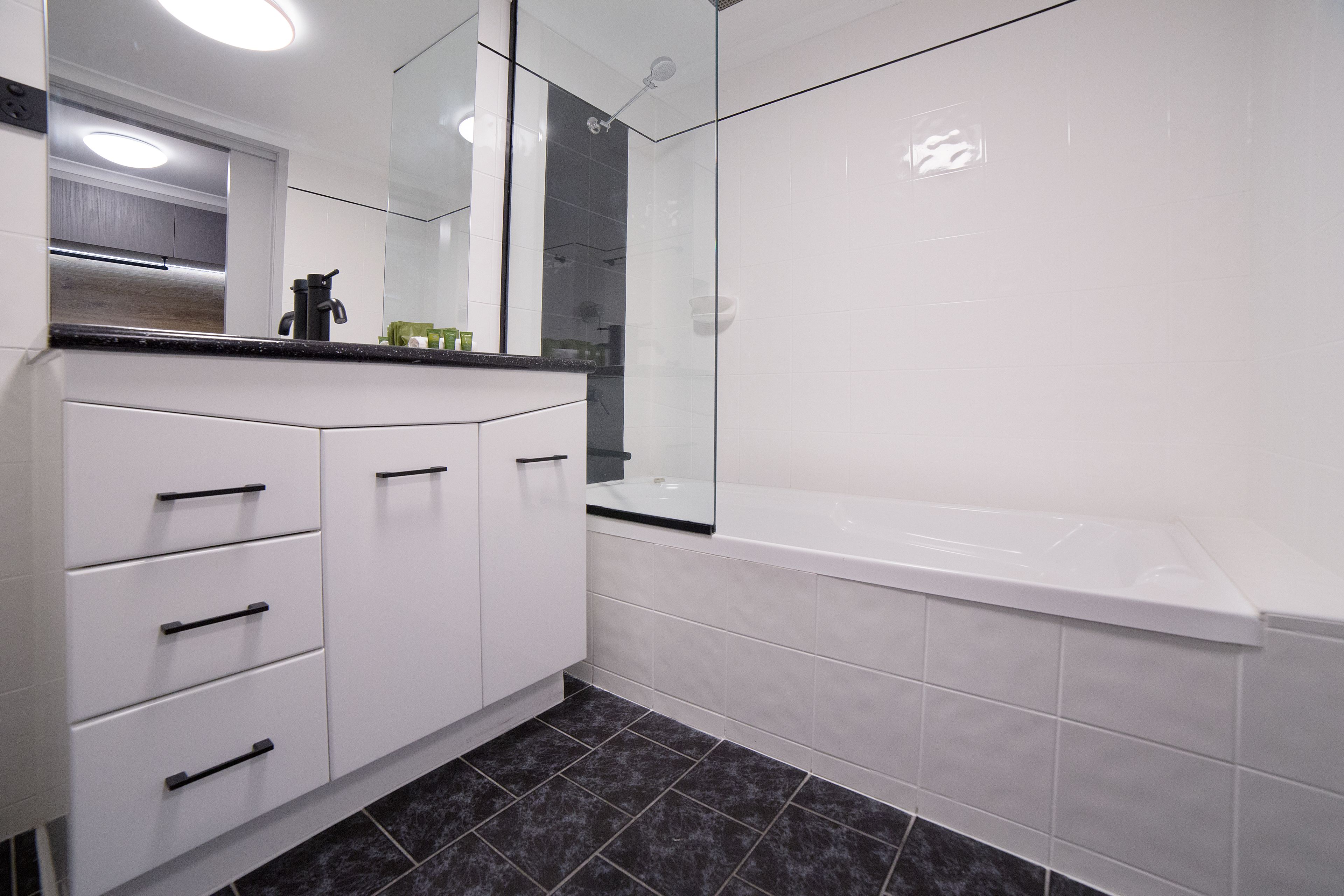 executive suite | bathroom | free toiletries, hair dryer, towels