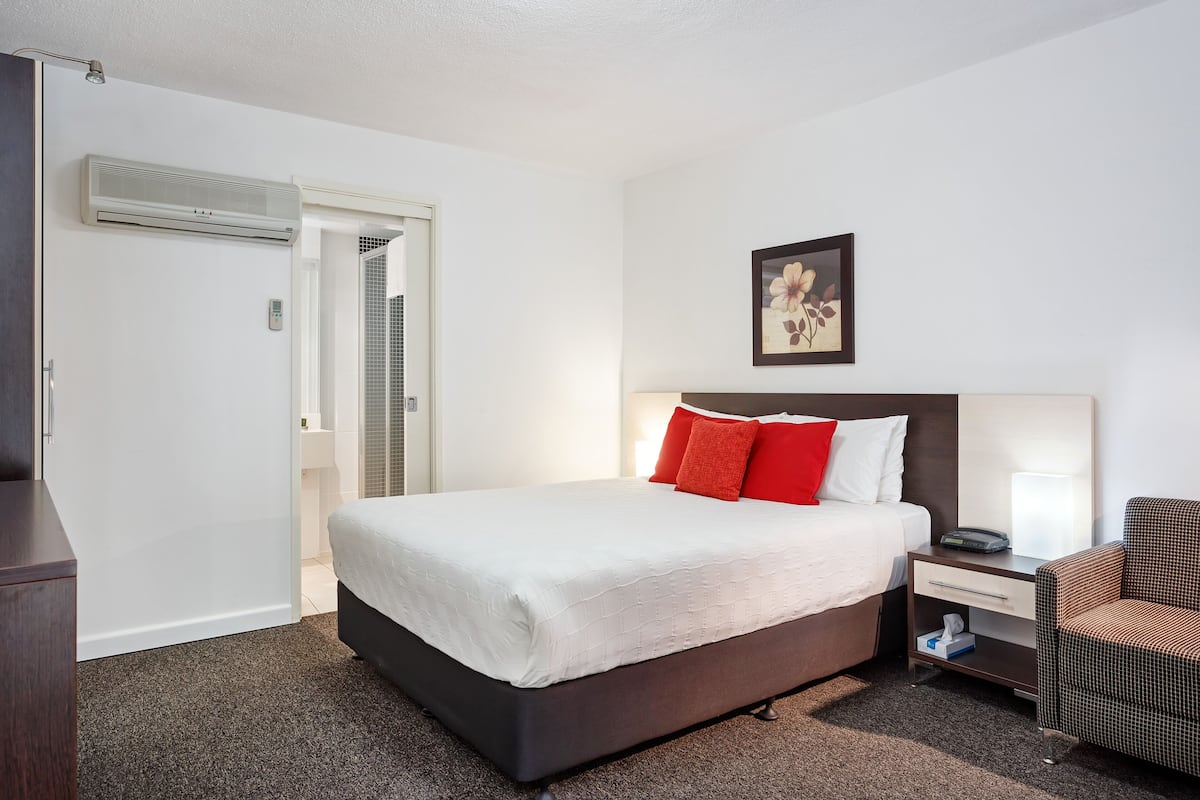 Standardzimmer, 1 Queen-Bett | Pillowtop-Betten, Minibar, Zimmersafe, Bügeleisen/Bügelbrett