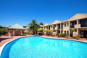 屋外プール、サンラウンジャー