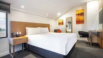 Habitación ejecutiva, 1 cama de matrimonio (Executive Queen) | 1 dormitorio, ropa de cama de alta calidad, edredones de plumas