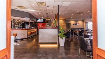 Daily continental breakfast (AUD 25 per person)