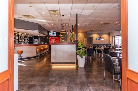 Desayuno continental (AUD 25 por persona)