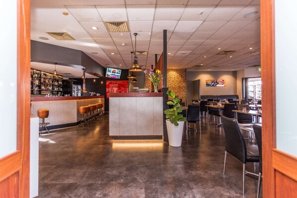 Daily continental breakfast (AUD 25 per person)