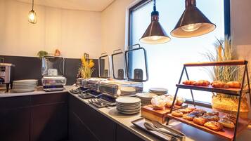 Daily continental breakfast (AUD 25 per person)