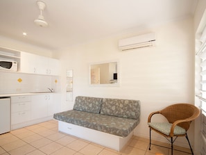 Studio | Privékitchenette | Een koelkast, een microgolfoven, een koffiezetapparaat/waterkoker