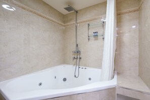 Executive Studio Suite, 1 Bedroom, Jetted Tub | Bathroom | Eco-friendly toiletries, hair dryer, towels, soap