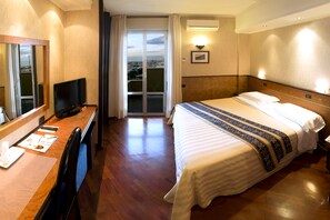 Minibar, free WiFi