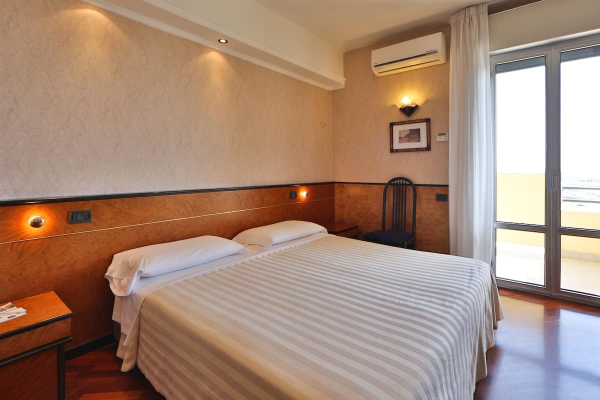 Minibar, free WiFi