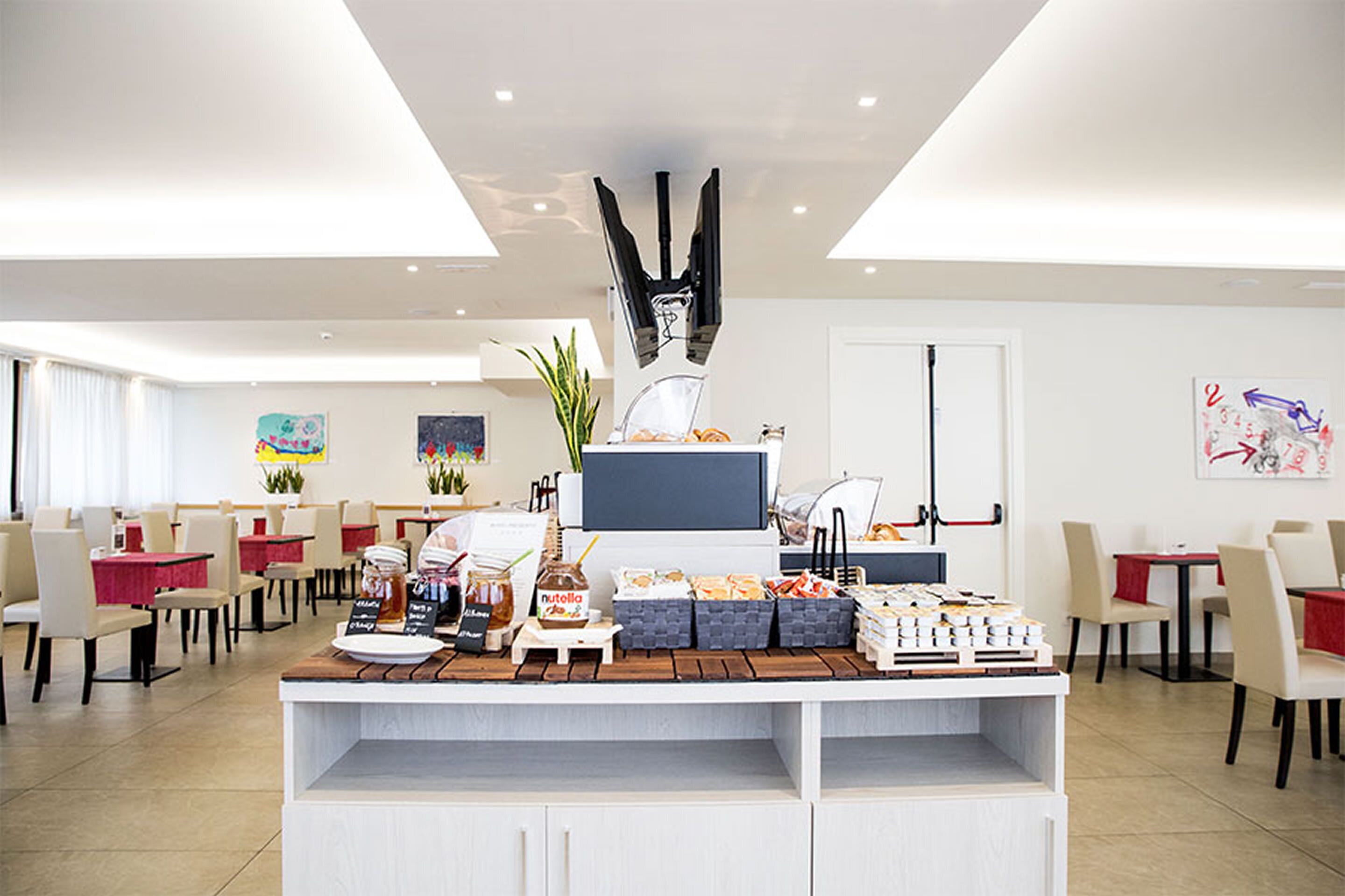 Tägliches Frühstücksbuffet (6.5 EUR pro Person)