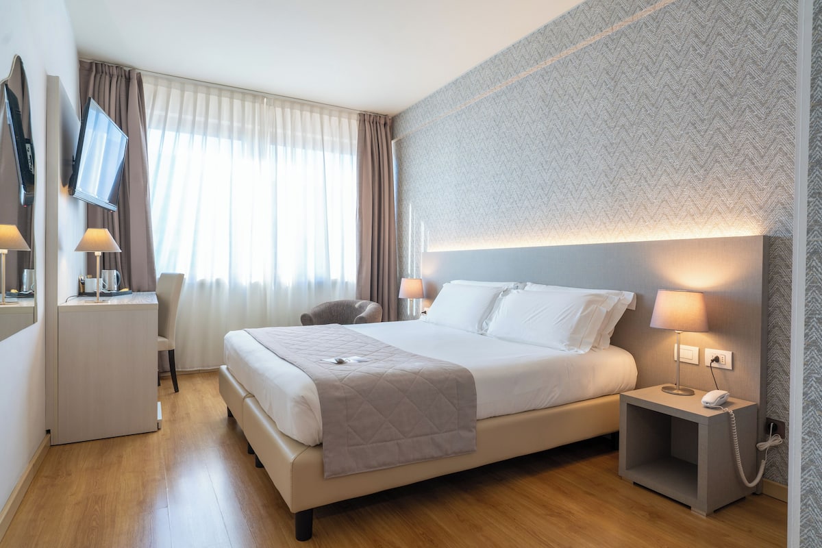 Minibar, in-room safe, desk, blackout drapes