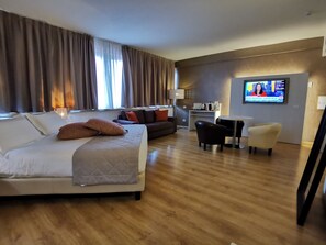 1 bedroom, minibar, in-room safe, desk