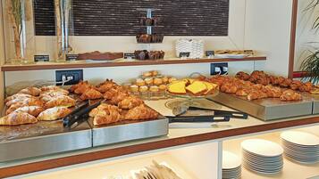 Päivittäinen buffetaamiainen maksusta