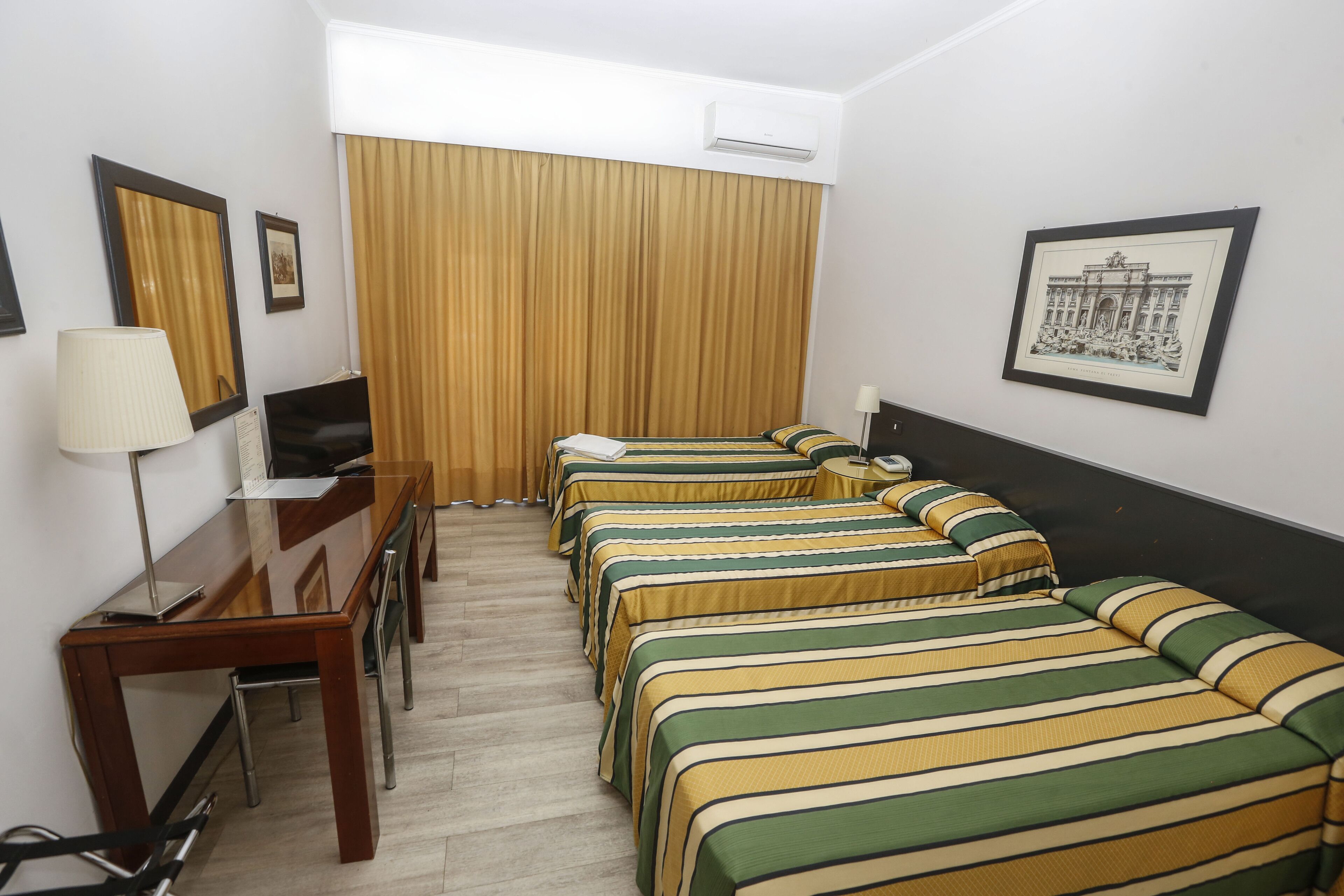 triple room | minibar, in-room safe, desk, free cots/infant beds