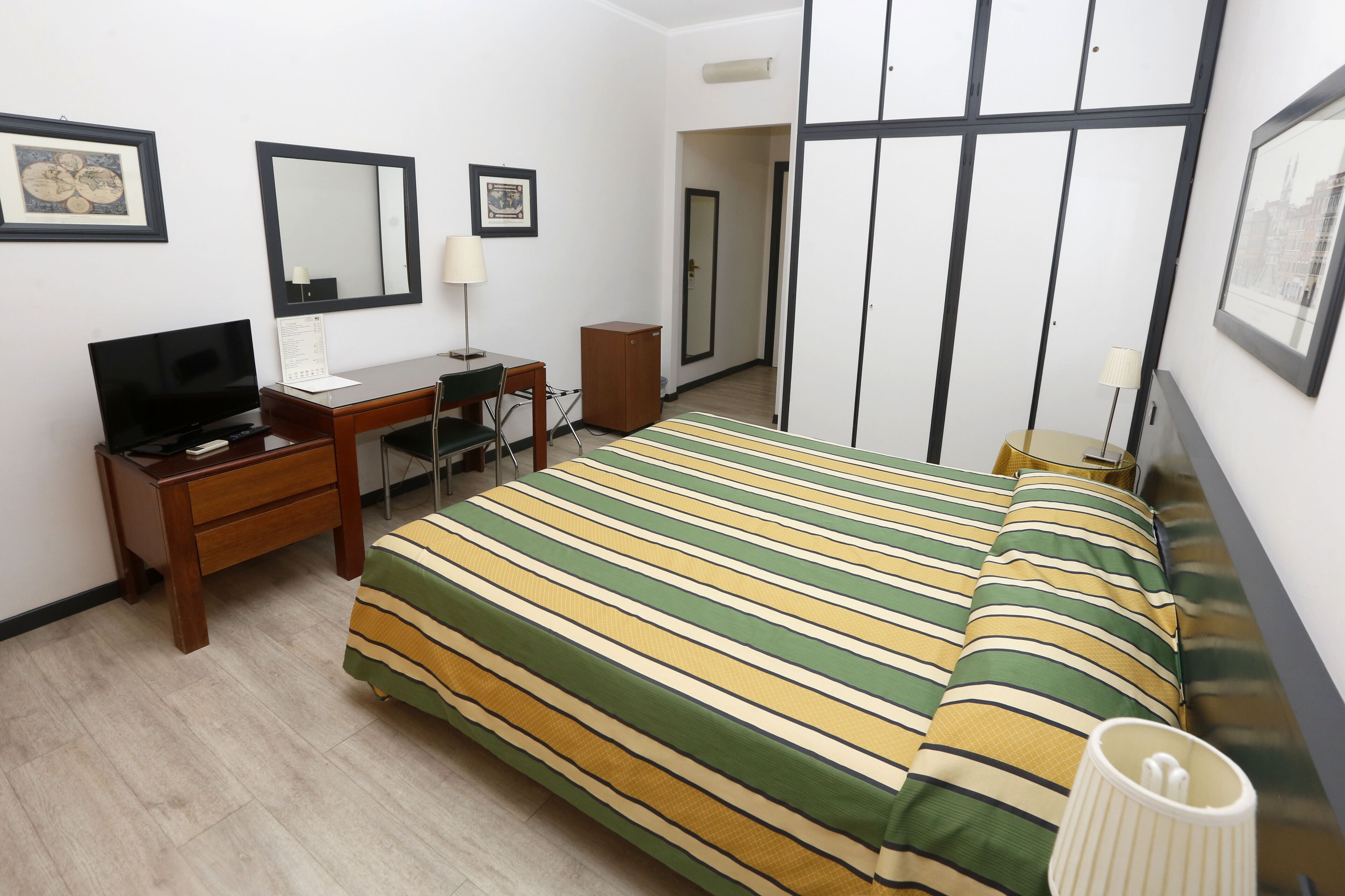 double room | minibar, in-room safe, desk, free cots/infant beds