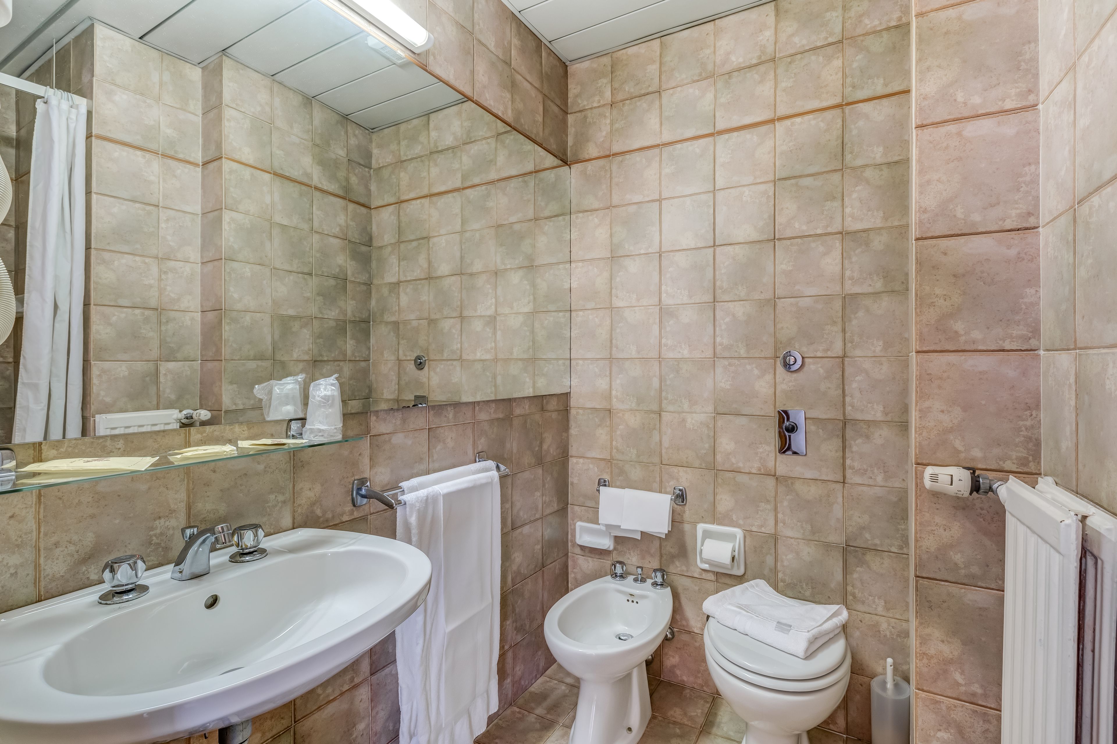 quadruple room | bathroom | shower, free toiletries, hair dryer, bidet