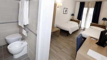 Double Room | Minibar, in-room safe, desk, free cribs/infant beds