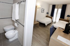 Double Room | Minibar, in-room safe, desk, free cots/infant beds