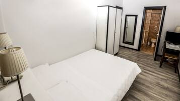 Minibar, värdeförvaringsskåp på rummet, skrivbord och gratis barnsängar