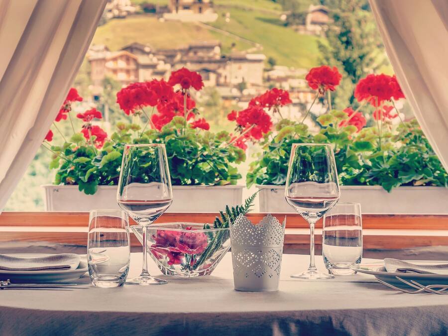 Frokost, lunsj og middag serveres