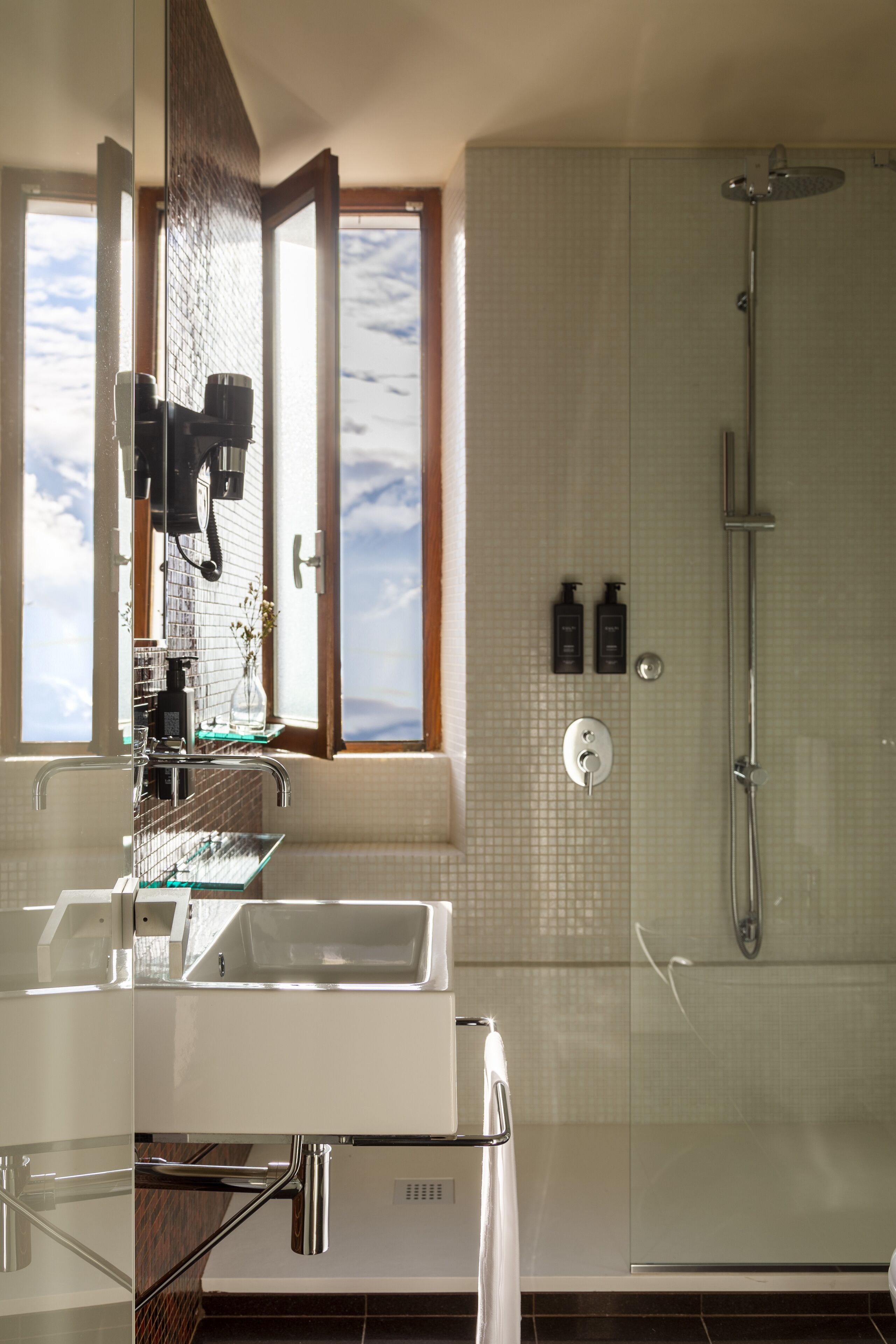 deluxe room, balcony, mountain view | bathroom | eco-friendly toiletries, hair dryer, towels