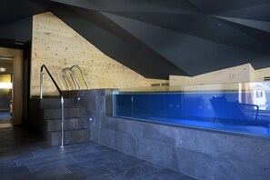 Indoor spa tub